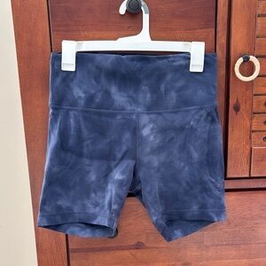Lululemon Wunder Train 6” short